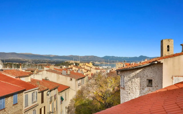 Newly Renovated Apt/2 Terraces/Sea+Mountain Views