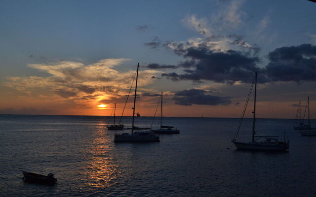Anchorage Hotel & Dive Center