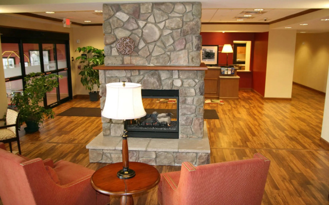 Hampton Inn & Suites Warren