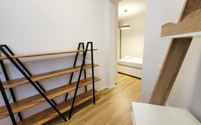 Boulevard 2 BR Apartment