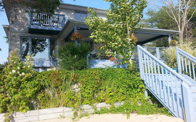 Adani Beach Retreat Bed and Breakfast