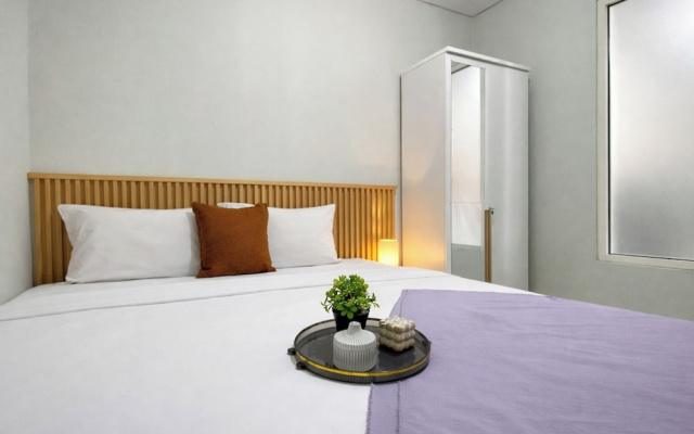 Homey And Well Designed 2Br At Nifarro Park Apartment