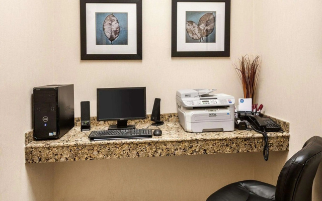 Comfort Suites Oil Center