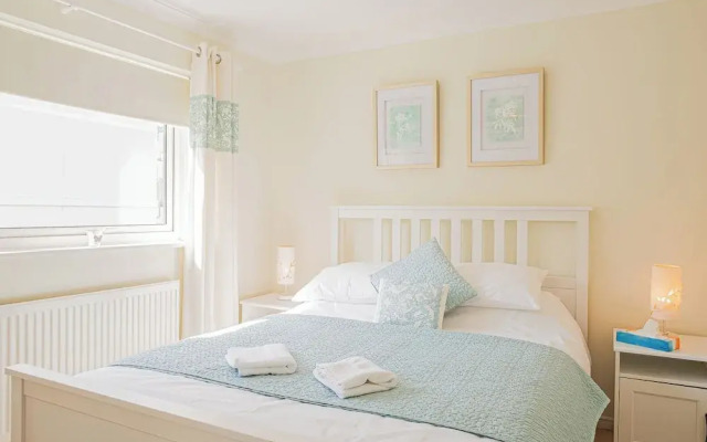 Central 2BD with Garden and Free Parking