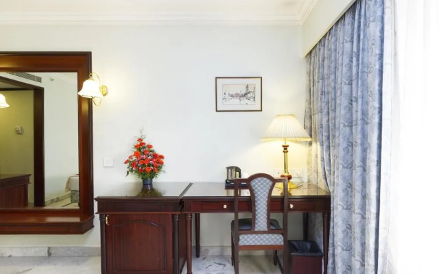 OYO Premium Majestic Freedom Park