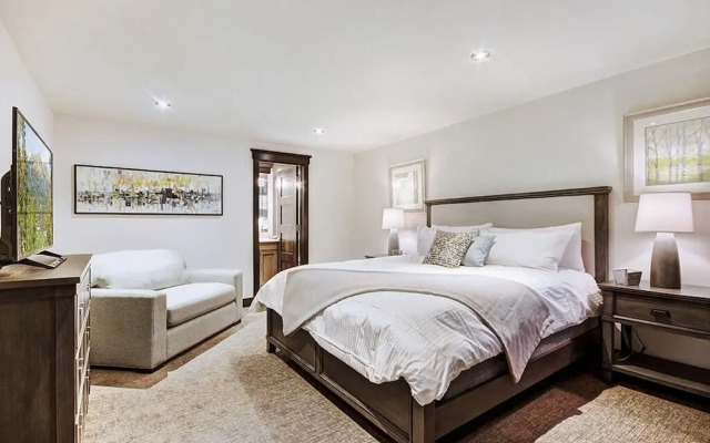 The Bogart House 5 Bedroom Home