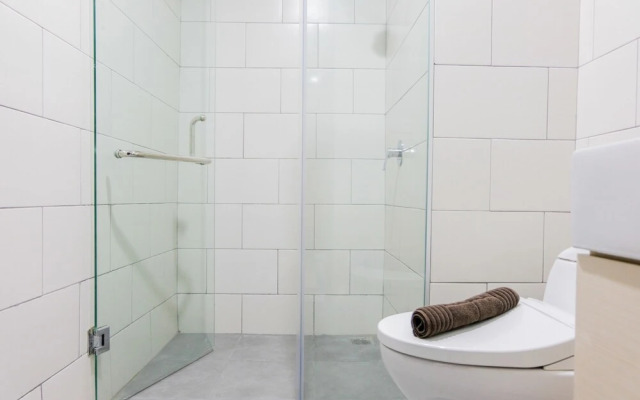 Luxurious 2Br Apartment At Lexington Residence