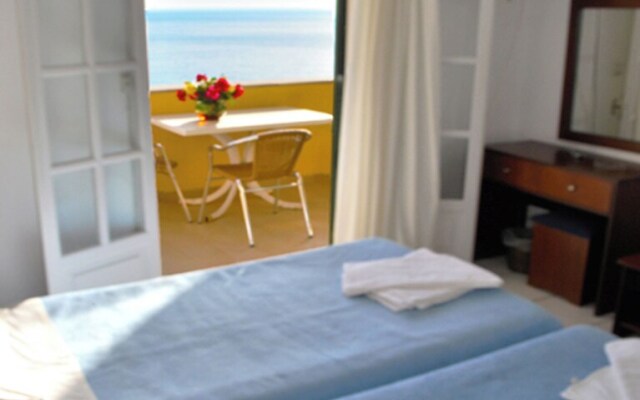 Apartments With Pool "maria" on Agios Gordios Beach