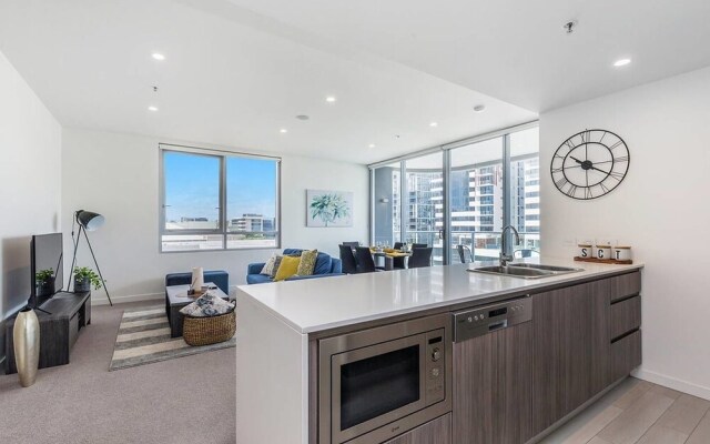 Luxury 2 Bed Apt In South Brisbane And Free Parking Qsb058