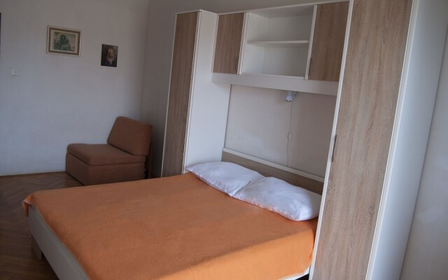 Apartments and Rooms Slavica