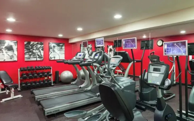 Holiday Inn Exp Chelsea