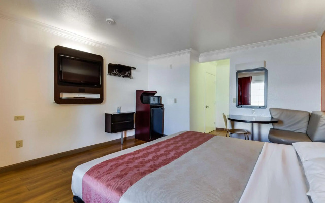 Motel 6 San Jose, CA - Convention Center