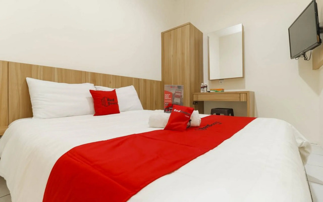 RedDoorz @ Nagoya Indah
