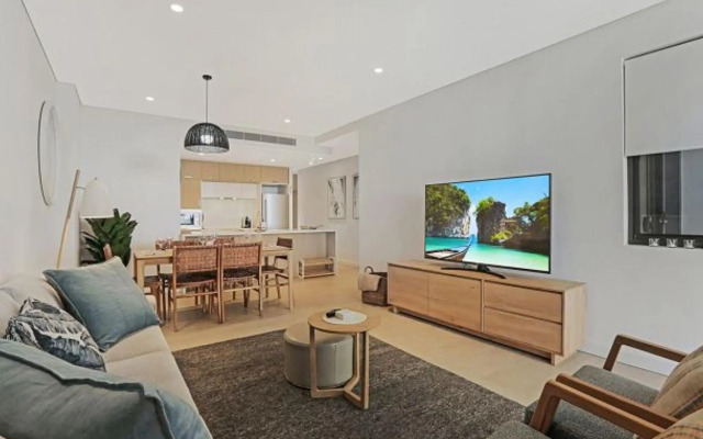 Luxury High End Unit Private Courtyard on Ground Level