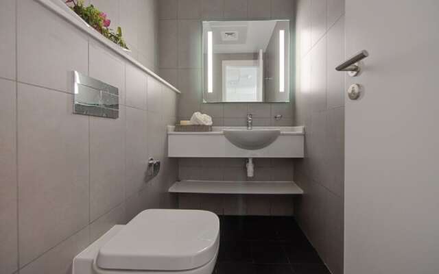 Airbetter- Dubai Palm Royal Bay Sea Face