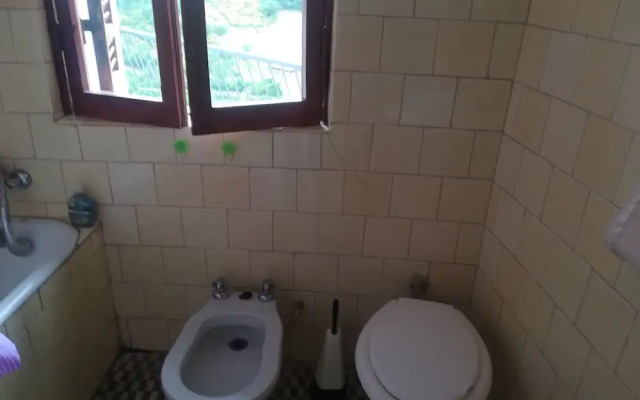 Vintage old Apartment in Castel di Tora