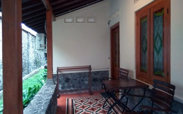 Omah Pitoe Guest House