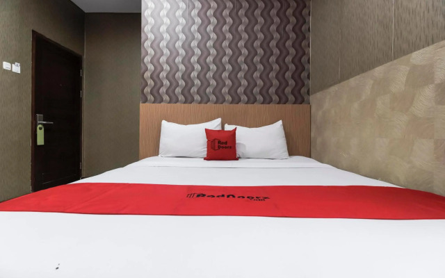 RedDoorz Plus @ Tuparev Cirebon