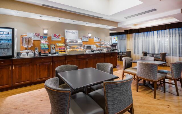 Holiday Inn Express North East by IHG