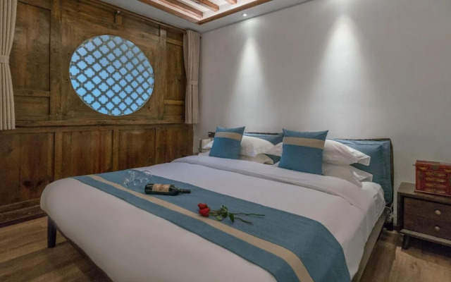 Lize Graceland Artistic Suite Inn