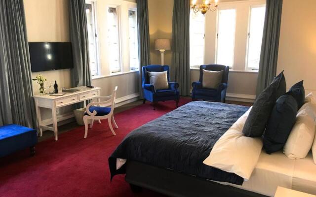 Rand Club Suites