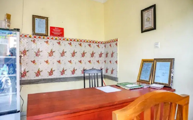 RedDoorz near Buleleng Harbour 2