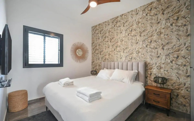 Beautiful 2BR near the beach by HolyGuest