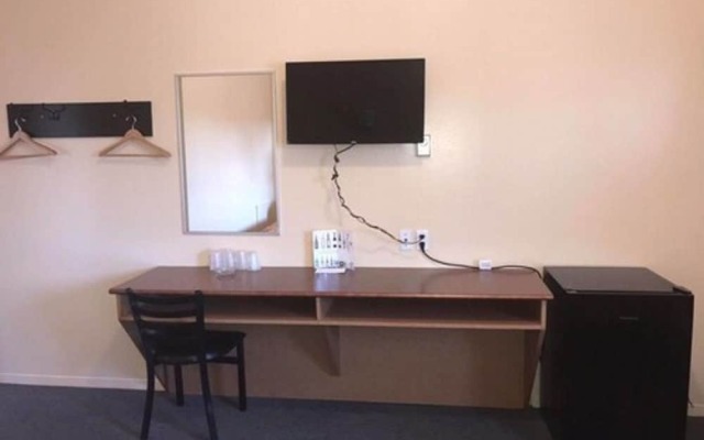 Super 8 by Wyndham Montreal