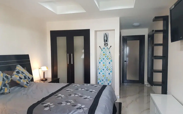 Modern 1 Bed Apartment in Belize City