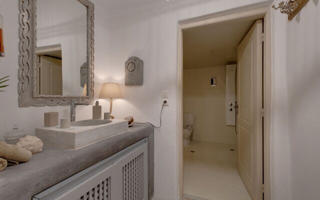 Rock Villas - Emporio | Pool, Jacuzzi, Castle View