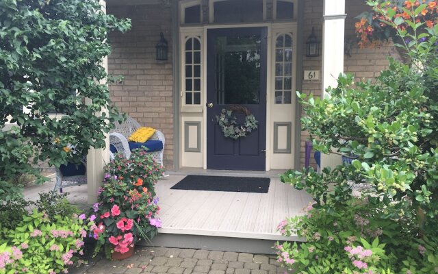 Cottage on Caledonia Bed & Breakfast
