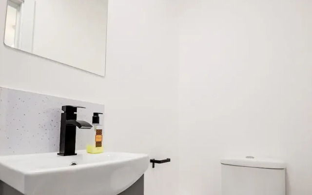 Host Stay Croydon Road Abode