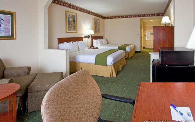 Holiday Inn Express & Suites Orlando International Airport