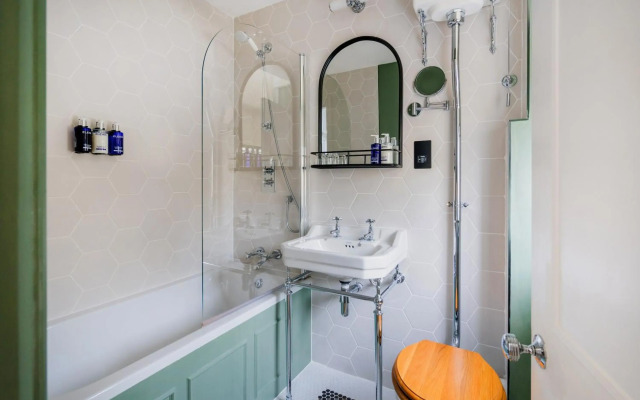 Berkeley Square Hotel