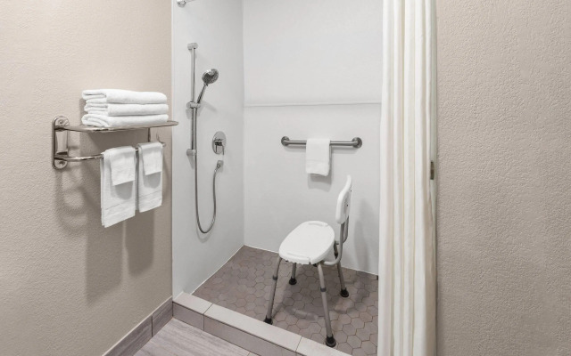 Days Inn by Wyndham Eagle River