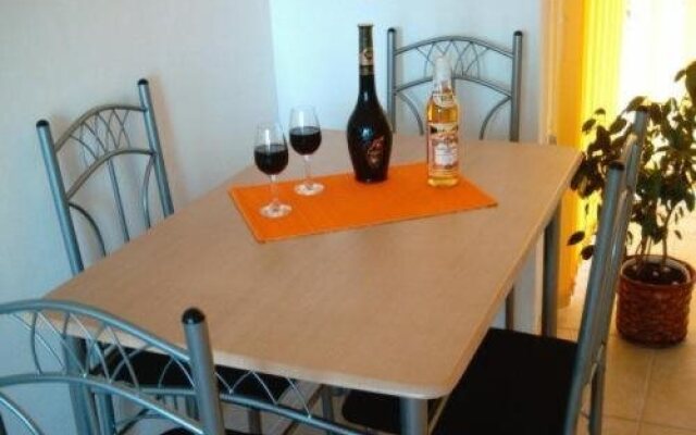 Lucky Beach Apartments