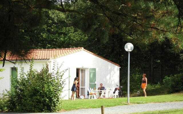 Semi-detached Bungalow With Microwave, in the Great Vendée