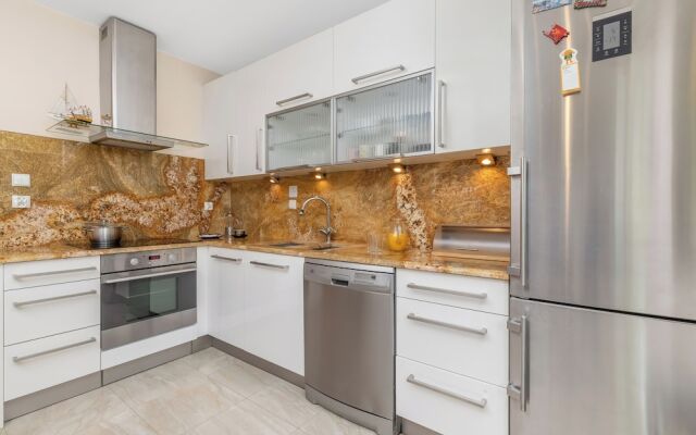 Seaside Apartment in Sopot by Renters