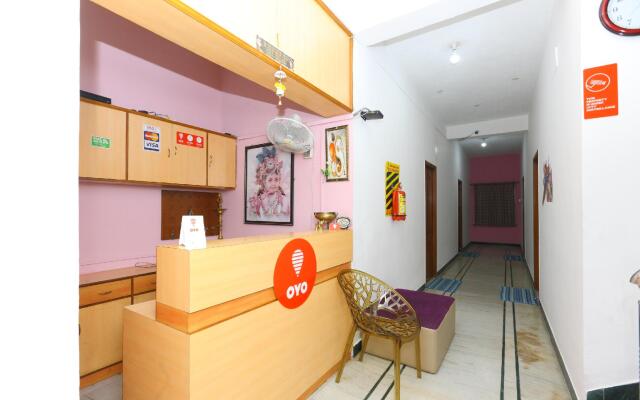 OYO 10018 Hotel AKS Shelter