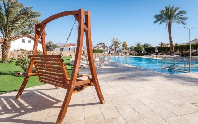 Renovated 3 Bedroom - Residence with Pool next the Beach