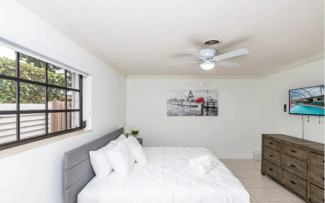 Casalinda - Hollywood Florida