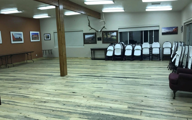 Broken Spur Inn & Steakhouse