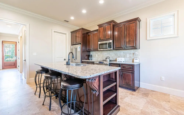 Villa Lago 1975 S2G 4BR 4BA 10