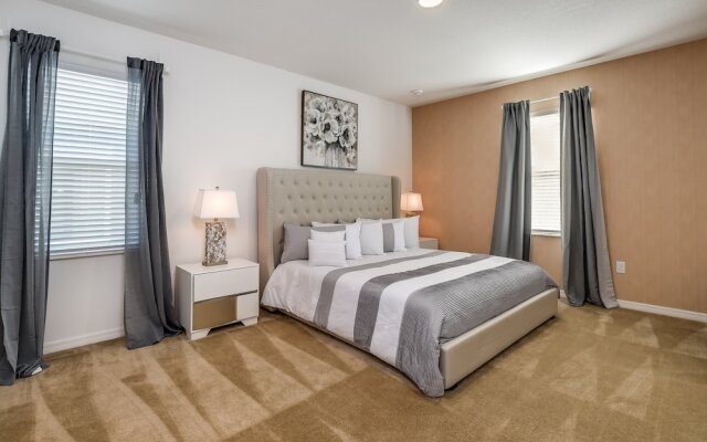 14 Bdrm 11 BA Sleeps 30