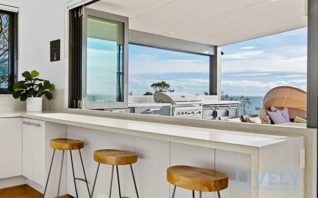 The Ocean s Edge Luxury Entertainer With Views