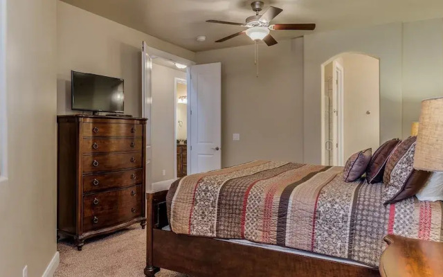 Razorback Ridge 4 Bedroom Apts by RedAwning