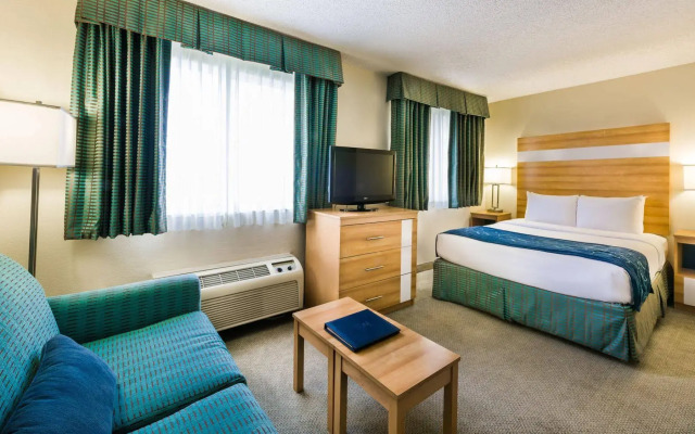 Hampton by Hilton Grand Cayman Seven Mile Beach