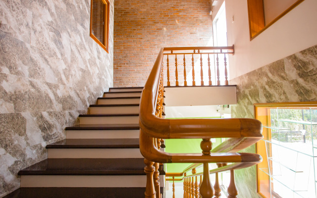 Lucky Hotel by OYO Rooms