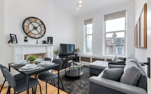 Tranquil City Apartment in London