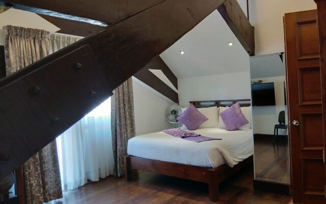 Log Cabin Hotel-Baguio